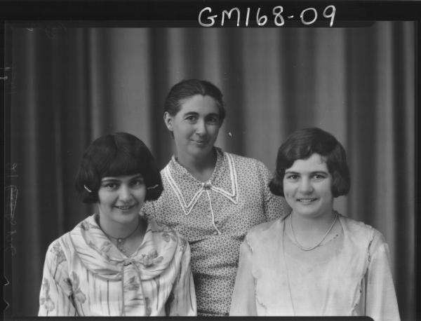 Portrait of three women 'Pizer'