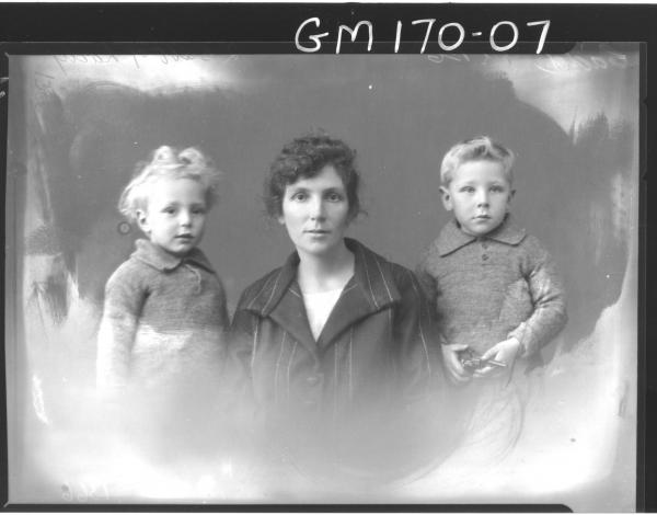 Portrait of woman and two children 'Cadd'