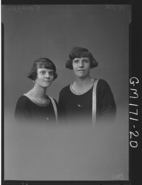 Portrait of two women 'Cavaggi'