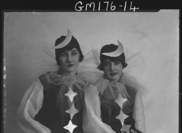 Portrait of two women Fancy dress  'Greep' and 'Rodosovich'