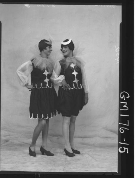 Portrait of two women Fancy dress 'Gibson'