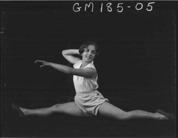 Portrait of girl dancer 'Edwards'