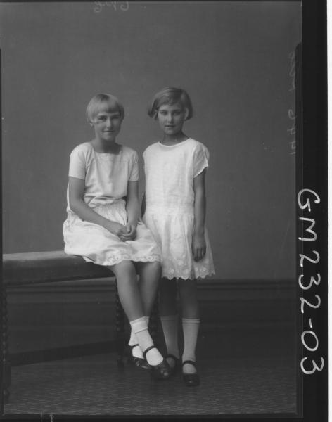 Portrait of two girls 'Hill'