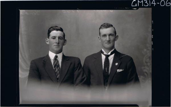 1/2 Portrait of two men wearing suits 'Thomas'