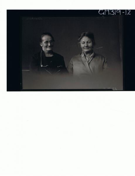 H/S Portrait of two elderly women, one wearing spectacles 'Shocker'