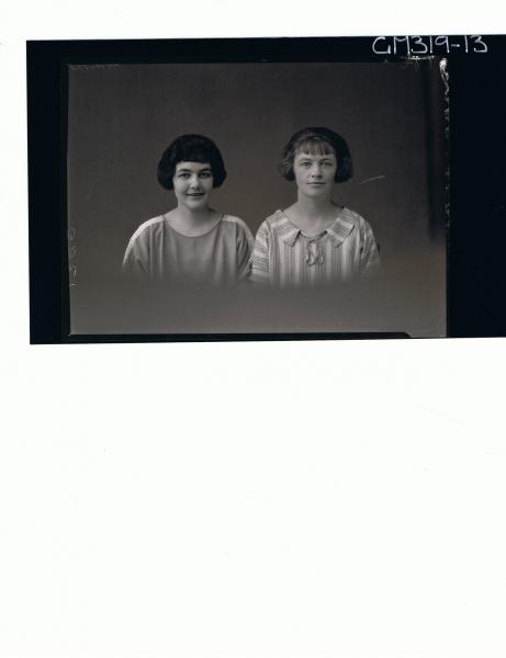 H/S Portrait of two women wearing day dresses 'Summers'