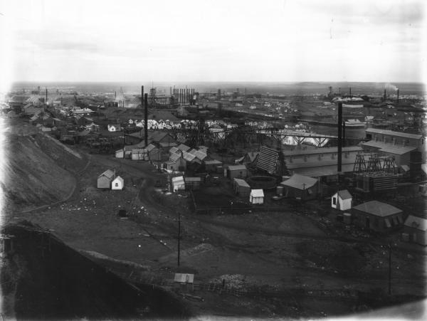 Panoramic view of Golden Mile taken from Kalgurli Poppet Head showing Mines and associated buildings, houses. E.G.H.S. BA.63  TSGM Plate 10.14.9  'From Kalgurli Poppet Head looking South' (WA Mining 1904 p.13) - over South Kalgurli.