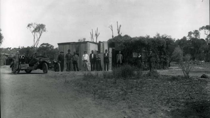 Men outside Mrs Irvine’s Tearooms near Hampton Plains condenser, c.1920s