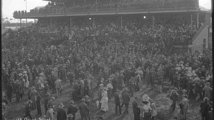 Crowd of people at the grandstand - Kalgoorlie Race Course, 1900s.