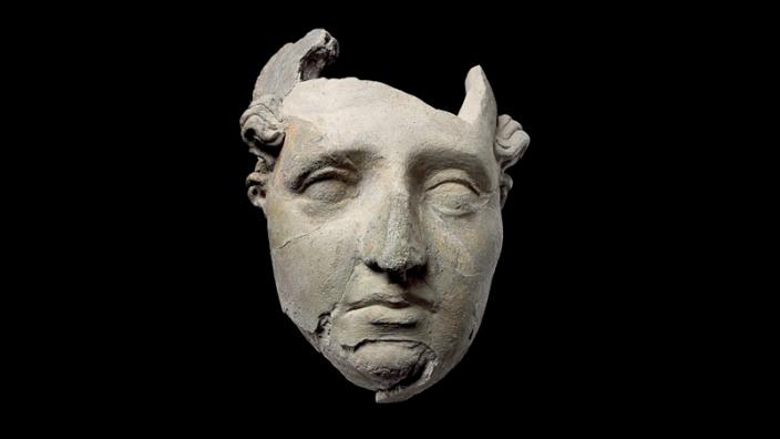 MALE OR FEMALE HEAD, AÏ KHANUM. UNFIRED CLAY. 2ND CENTURY BC