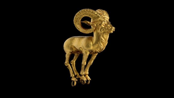 ORNAMENT IN THE FORM OF A RAM, TILLYA TEPE. GOLD 1ST CENTURY BC – 1ST CENTURY AD