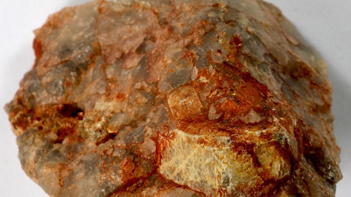 A simpsonite crystal, 17 mm wide, in quartz matrix from Tabba Tabba. WA Museum specimen S3314
