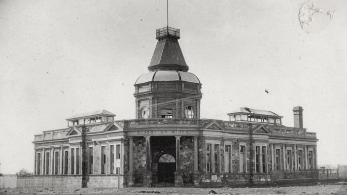 A grand building photo taken in the early 20th century