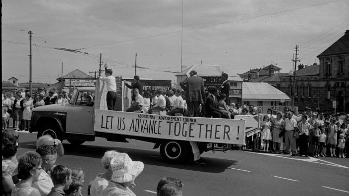 A groundswell of support for the “yes” vote at Beaufort Street, Perth on Labour Day 1966. People lined the street.