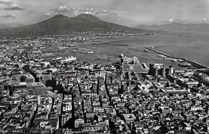A black and white view over the city of Naples 