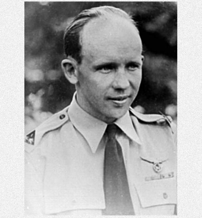 Portrait of Flt Lt Gus Winckel