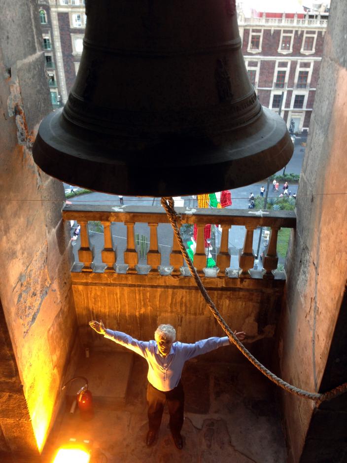 Mexico city metropolitical 18th C cathedral - Ian under angelus bell