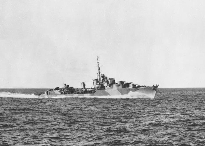 The Australian destroyer HMAS Arunta at speed during trials in April 1942