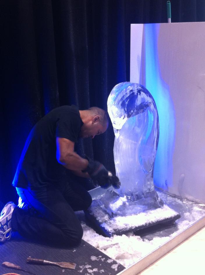 ice-sculpturer making a penguin