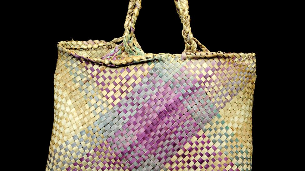 Pandanus Basket F3007 from the Coluquhon collection.