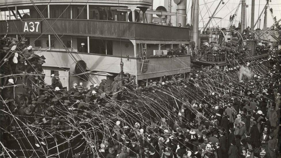 A crowd waves farewell to the troopship Barambah, Melbourne, 1915.