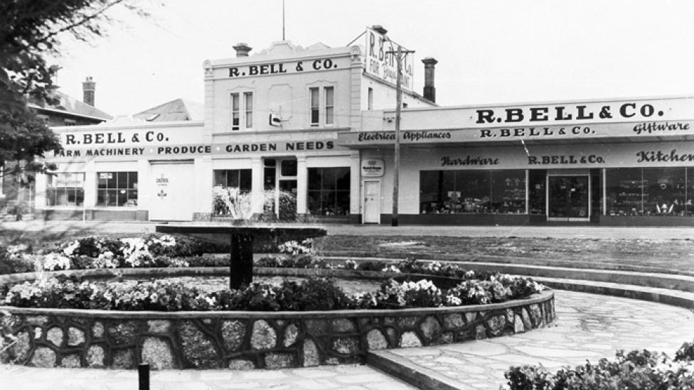 R. Bell & Co., Stirling Terrace, Albany. c 1970.