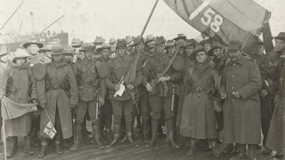 Members of the 4th Reinforcements, 58th Battalion waiting to board HMAT ORSOVA, Melbourne. 