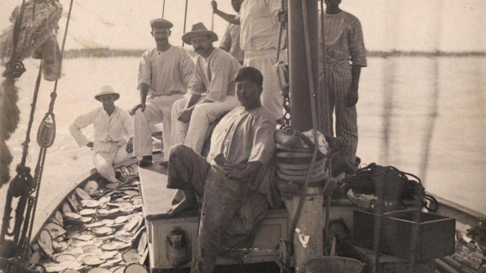 The crew of a pearl lugger, Broome, c. 1900–20