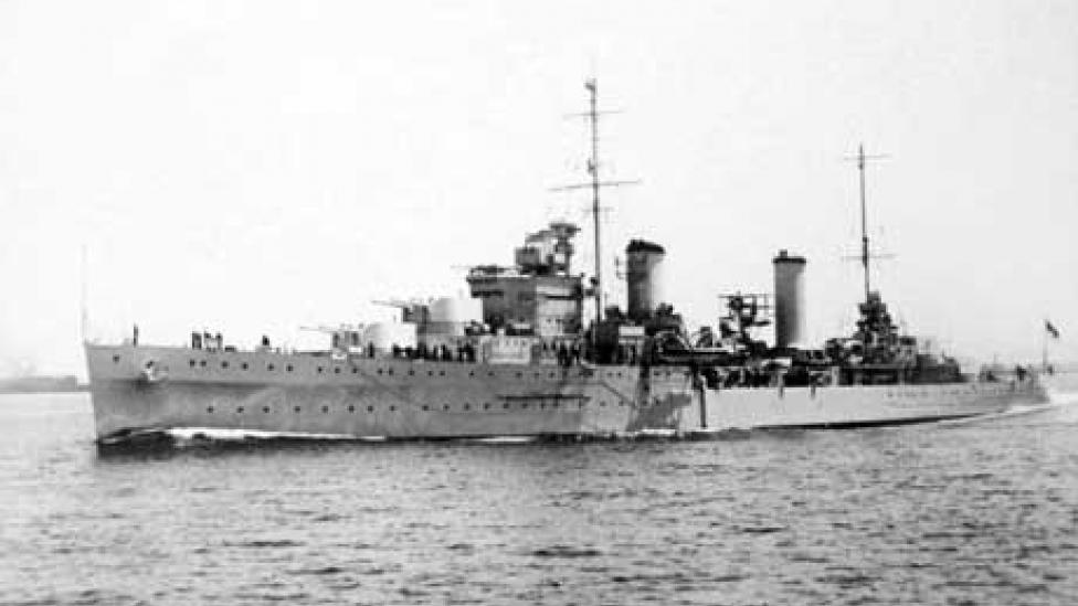 HMAS Sydney (II) - Port side nil camouflage